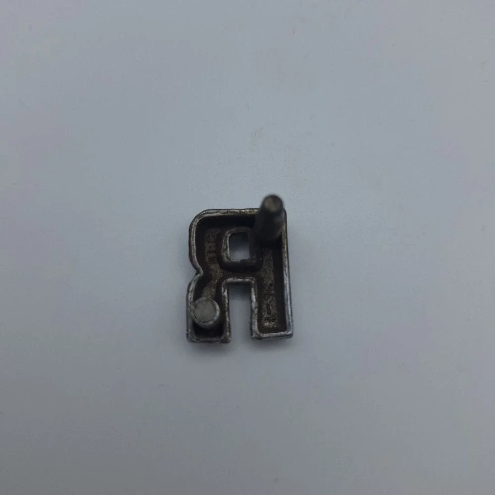 Silver Metal Letter R‎ Emblem 1-96 BLC Badge Car Truck Emblem 3D Chrome Style
